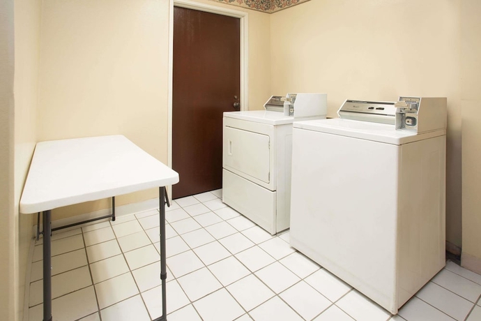 Imagen de los interiores del Hotel Travelodge by Wyndham Fort Myers Airport. Foto 16