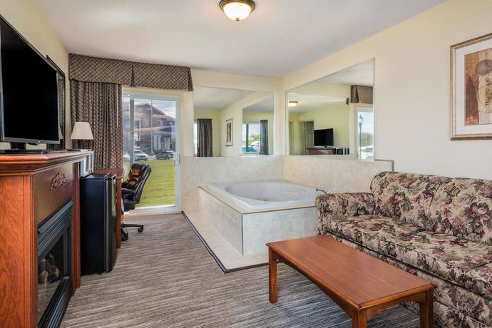 Imagen de la habitación del Hotel Travelodge by Wyndham Gananoque. Foto 8