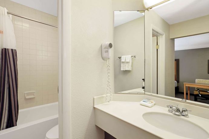 Imagen de la habitación del Hotel Travelodge by Wyndham Golden-Denver. Foto 11