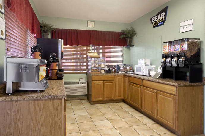 Imagen del bar/restaurante del Hotel Travelodge by Wyndham Holbrook. Foto 2