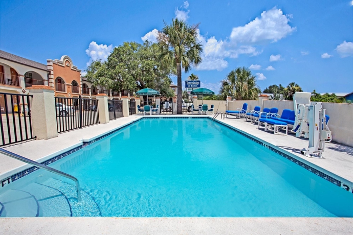 Imagen de la piscina del Hotel Travelodge by Wyndham Hotel & Cottages St Augustine/Historic. Foto 12