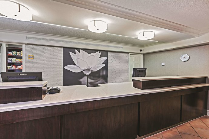 Imagen de los interiores del Hotel Travelodge by Wyndham Houston Cy-Fair. Foto 16