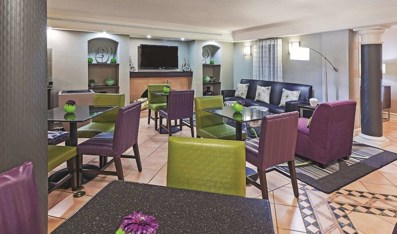 Imagen de los interiores del Hotel Travelodge by Wyndham Houston Cy-Fair. Foto 17