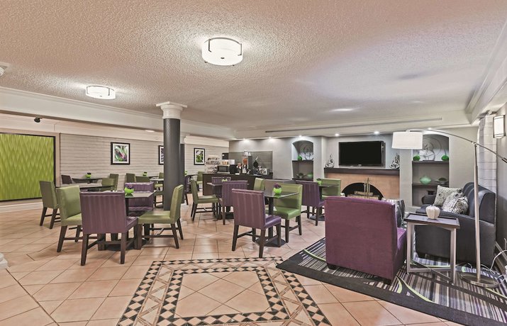 Imagen de los interiores del Hotel Travelodge by Wyndham Houston Cy-Fair. Foto 19