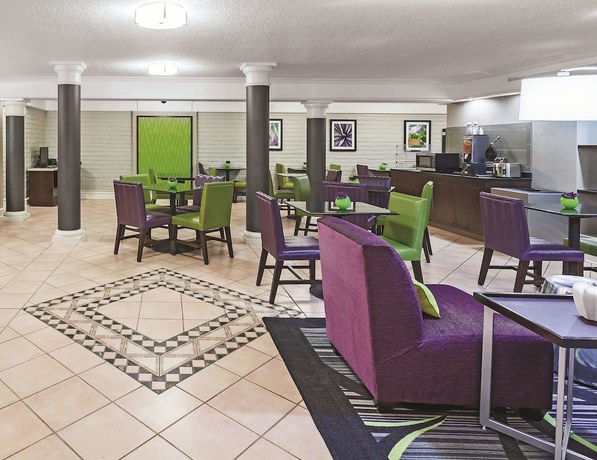 Imagen de los interiores del Hotel Travelodge by Wyndham Houston Cy-Fair. Foto 20