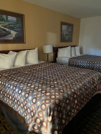 Imagen de la habitación del Hotel Travelodge by Wyndham Indianapolis Speedway. Foto 2