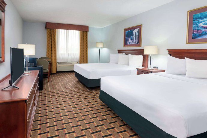 Imagen de la habitación del Hotel Travelodge by Wyndham Indianapolis Speedway. Foto 9