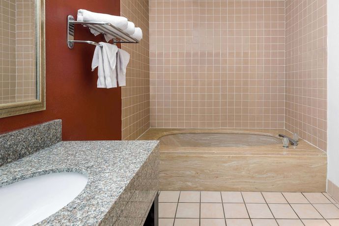 Imagen de la habitación del Hotel Travelodge by Wyndham Indianapolis Speedway. Foto 12