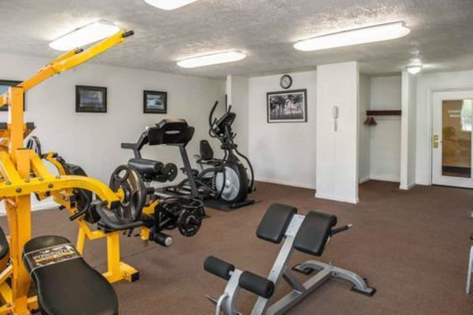 Imagen de los interiores del Hotel Travelodge by Wyndham Indianapolis Speedway. Foto 15
