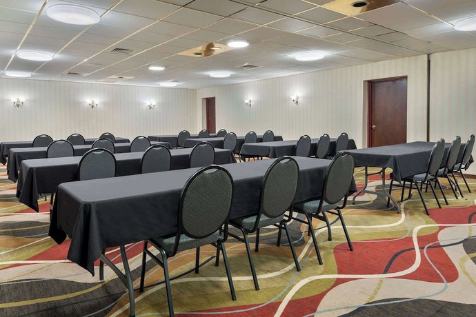 Imagen de los interiores del Hotel Travelodge by Wyndham Indianapolis Speedway. Foto 17