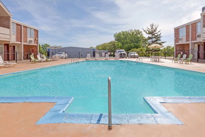 Imagen de la piscina del Hotel Travelodge by Wyndham Jackson. Foto 17