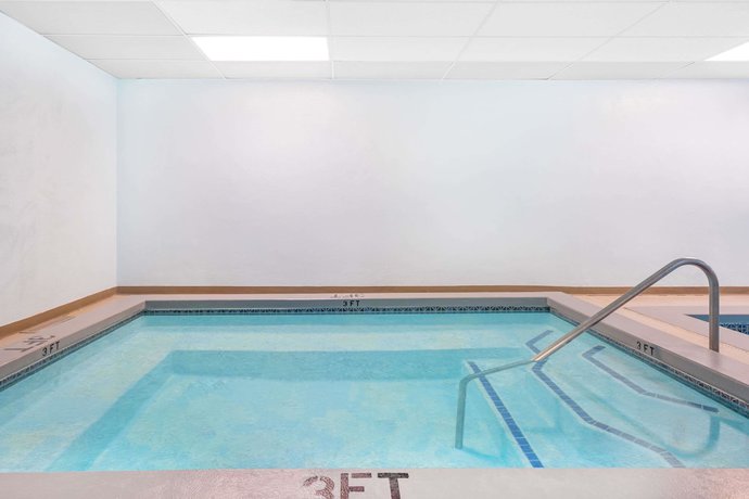 Imagen de la piscina del Hotel Travelodge by Wyndham Juneau. Foto 20