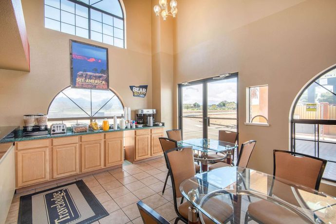 Imagen del bar/restaurante del Hotel Travelodge by Wyndham Kingman. Foto 5