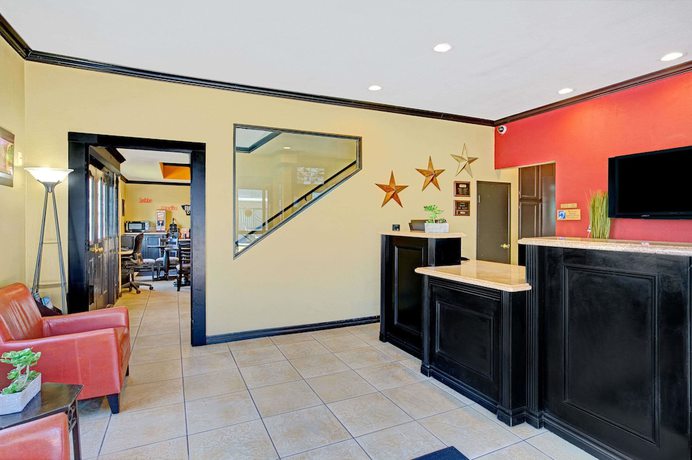 Imagen de los interiores del Hotel Travelodge by Wyndham LAX. Foto 18