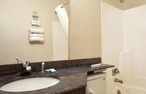 Imagen de la habitación del Hotel Travelodge by Wyndham La Porte/Michigan City Area. Foto 3