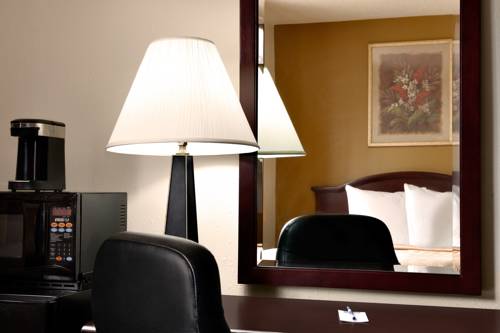Imagen de la habitación del Hotel Travelodge by Wyndham La Porte/Michigan City Area. Foto 11