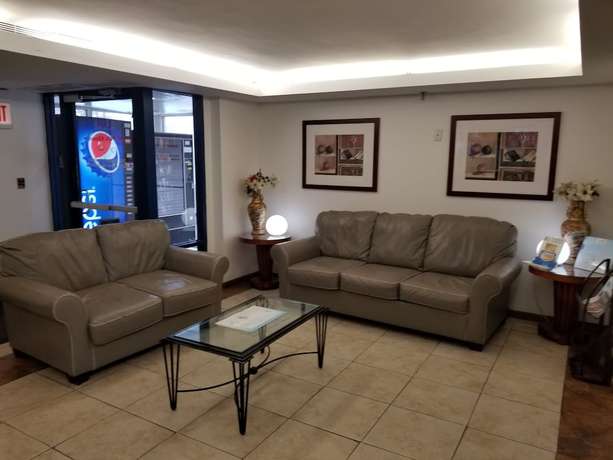 Imagen de los interiores del Hotel Travelodge by Wyndham Lansing IL. Foto 11