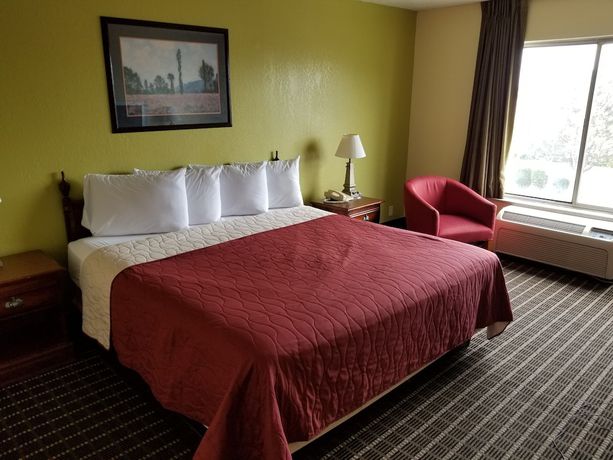 Imagen de la habitación del Hotel Travelodge by Wyndham Lansing IL. Foto 4