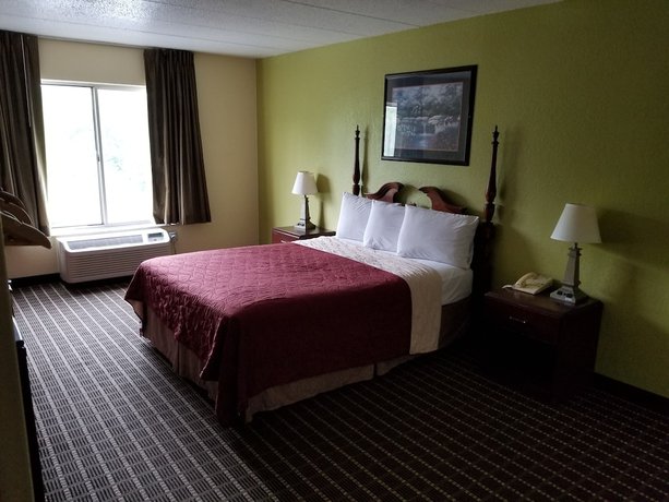 Imagen de la habitación del Hotel Travelodge by Wyndham Lansing IL. Foto 7