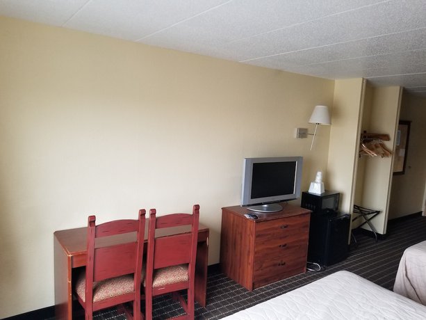 Imagen de la habitación del Hotel Travelodge by Wyndham Lansing IL. Foto 8