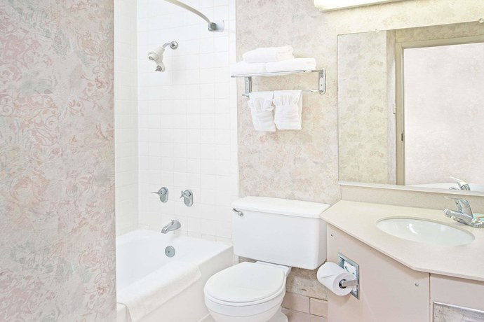 Imagen de la habitación del Hotel Travelodge by Wyndham Lincoln Airport I-80. Foto 5