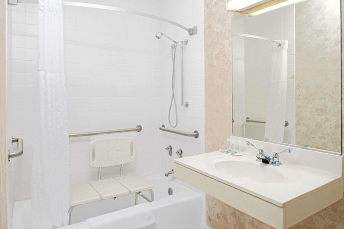 Imagen de la habitación del Hotel Travelodge by Wyndham Lincoln Airport I-80. Foto 8