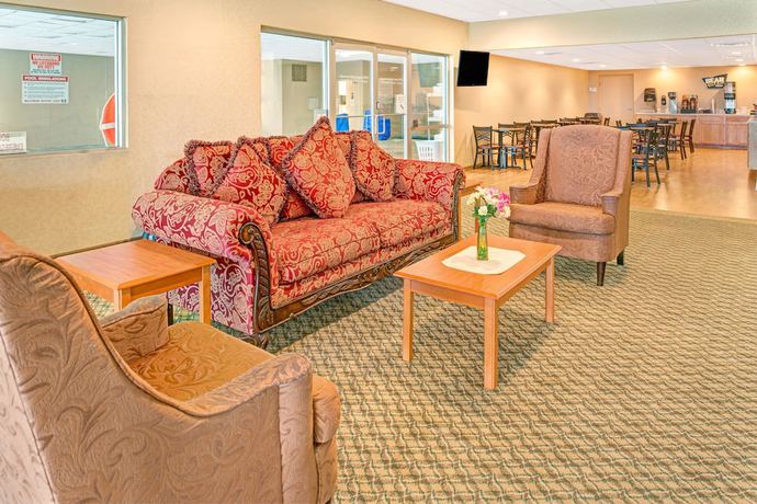 Imagen de los interiores del Hotel Travelodge by Wyndham Lincoln Airport I-80. Foto 9