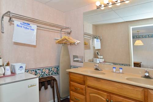 Imagen de la habitación del Hotel Travelodge by Wyndham Mackinaw City. Foto 4