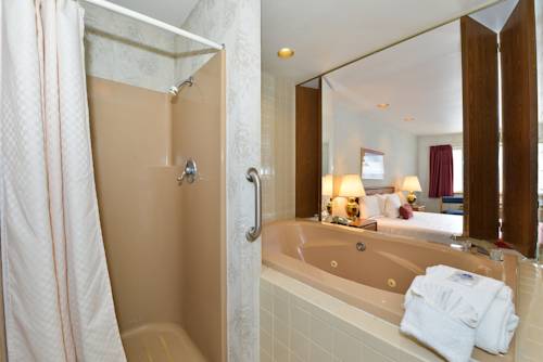 Imagen de la habitación del Hotel Travelodge by Wyndham Mackinaw City. Foto 5