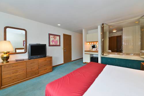 Imagen de la habitación del Hotel Travelodge by Wyndham Mackinaw City. Foto 8