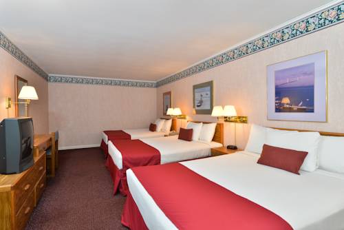 Imagen de la habitación del Hotel Travelodge by Wyndham Mackinaw City. Foto 9
