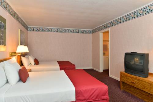 Imagen de la habitación del Hotel Travelodge by Wyndham Mackinaw City. Foto 13