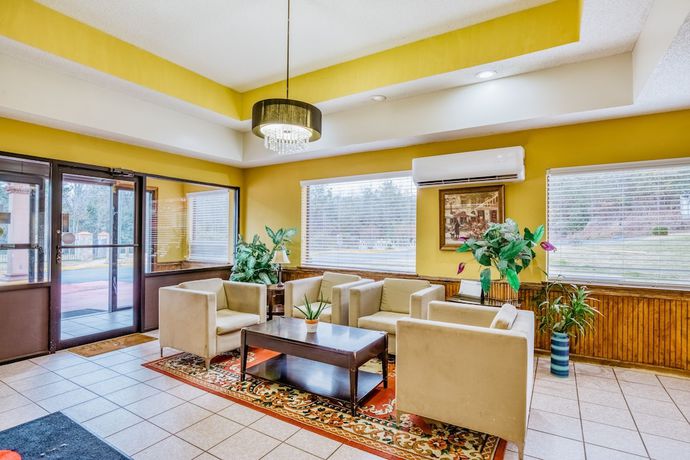 Imagen de los interiores del Hotel Travelodge by Wyndham Macon West. Foto 17