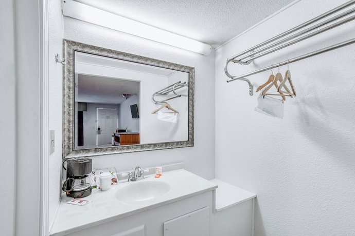 Imagen de la habitación del Hotel Travelodge by Wyndham Macon West. Foto 10