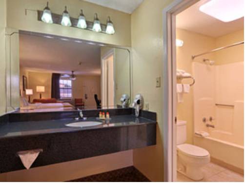 Imagen de la habitación del Hotel Travelodge by Wyndham Natchitoches. Foto 8