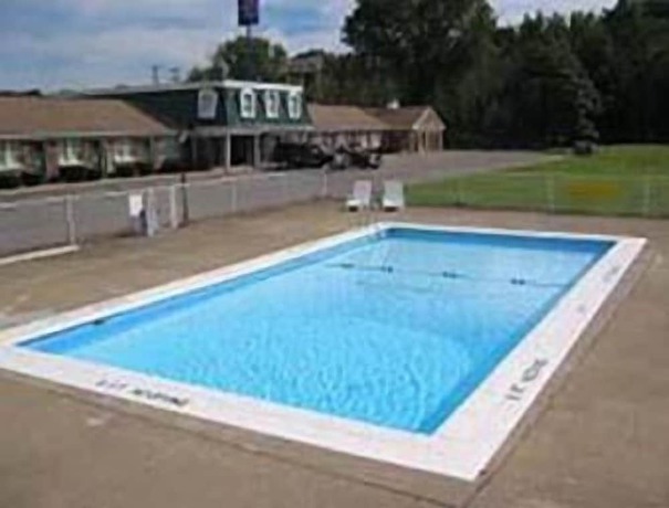 Imagen de la piscina del Hotel Travelodge by Wyndham New Philadelphia. Foto 18