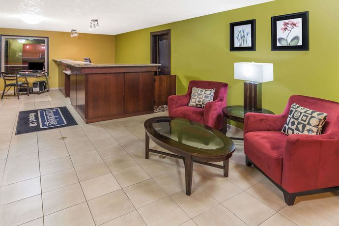 Imagen de los interiores del Hotel Travelodge by Wyndham Newport. Foto 14