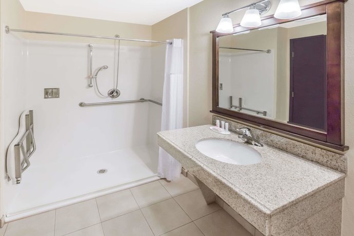 Imagen de la habitación del Hotel Travelodge by Wyndham Newport. Foto 10