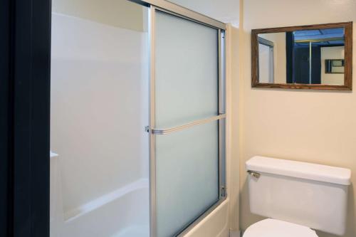 Imagen de la habitación del Hotel Travelodge by Wyndham Ocean Front. Foto 6