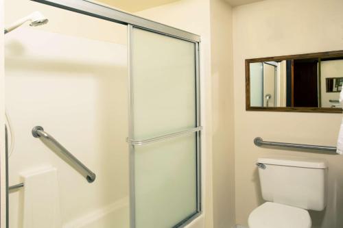 Imagen de la habitación del Hotel Travelodge by Wyndham Ocean Front. Foto 7