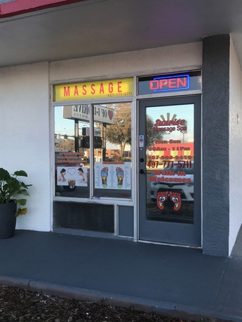 Imagen de la piscina del Hotel Travelodge by Wyndham Orlando / Heart of International Drive. Foto 19