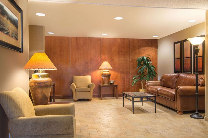 Imagen de los interiores del Hotel Travelodge by Wyndham Pueblo. Foto 14