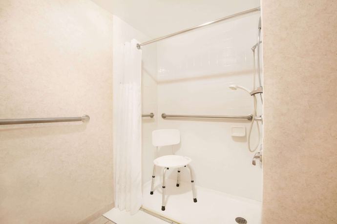 Imagen de la habitación del Hotel Travelodge by Wyndham Pueblo. Foto 12