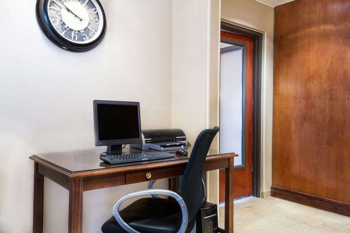 Imagen de los interiores del Hotel Travelodge by Wyndham Pueblo. Foto 17
