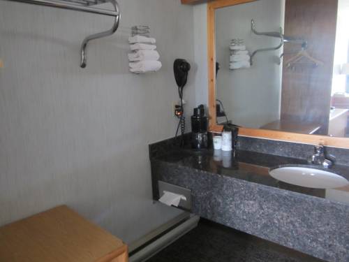 Imagen de la habitación del Hotel Travelodge by Wyndham Salmon Arm. Foto 5