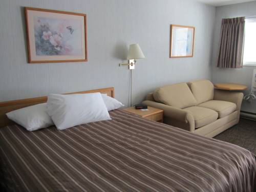 Imagen de la habitación del Hotel Travelodge by Wyndham Salmon Arm. Foto 8