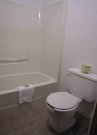 Imagen de la habitación del Hotel Travelodge by Wyndham Salmon Arm. Foto 12