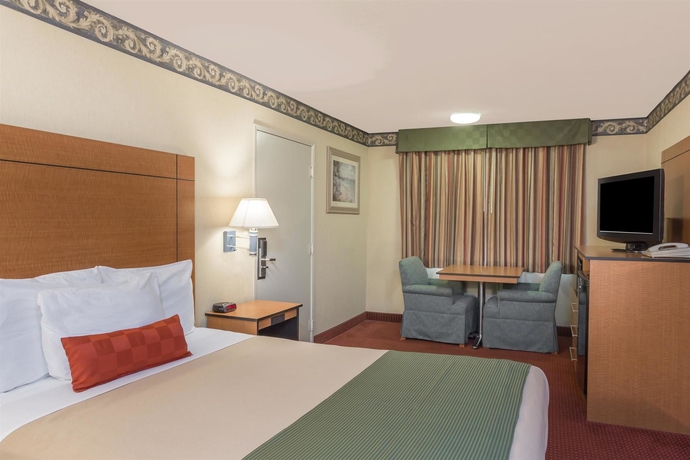 Imagen de la habitación del Hotel Travelodge by Wyndham San Clemente Beach. Foto 8