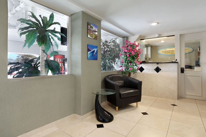 Imagen de los interiores del Hotel Travelodge by Wyndham San Clemente Beach. Foto 16