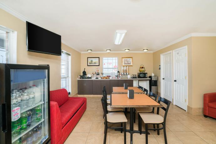 Imagen de los interiores del Hotel Travelodge by Wyndham Santee. Foto 13